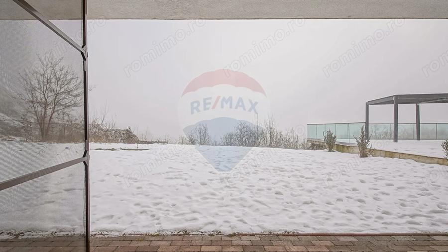 Apartament cu 4 camere semidecomandat, mobilat în Drumul Poienii