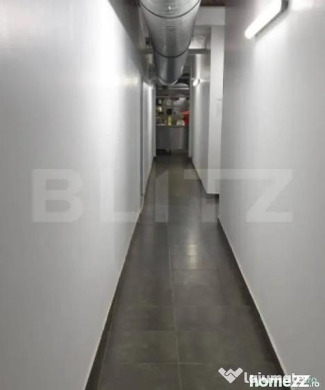 Apartament cu 7 camere decomandat în P-ța Victoriei