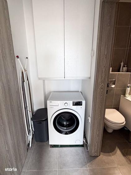 Apartament cu 3 camere semidecomandat în Calea București