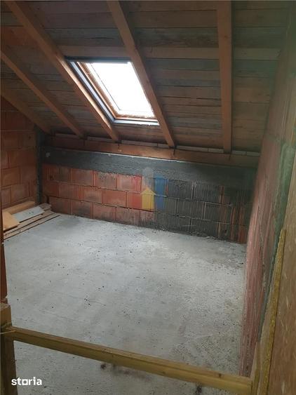 Casă cu 4 camere cu Teren 682 Mp în Cazasu