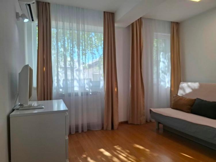Apartament cu 4 camere decomandat în Central