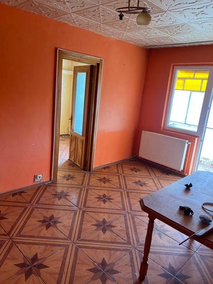 Apartament cu 2 camere semidecomandat în Bocșa