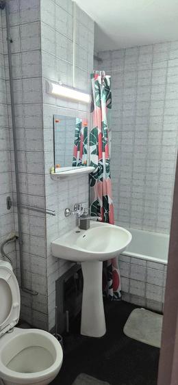 Apartament cu 3 camere decomandat în 22 Decembrie 1989