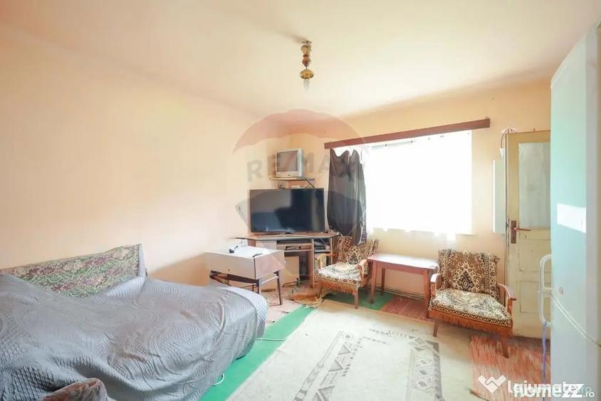 Casă cu 4 camere cu Teren 1425 Mp în Podgoria