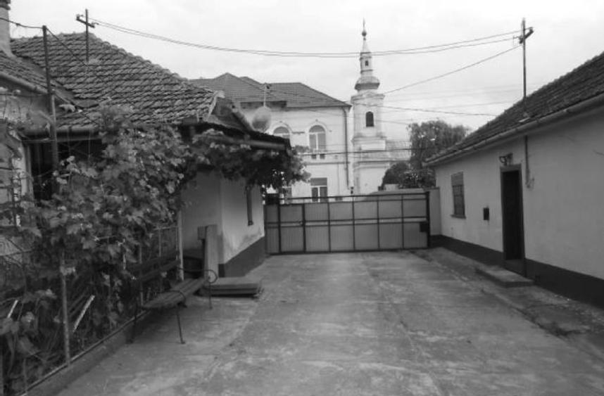 Casă individuală cu 7 camere cu Teren 8617 Mp în Roit