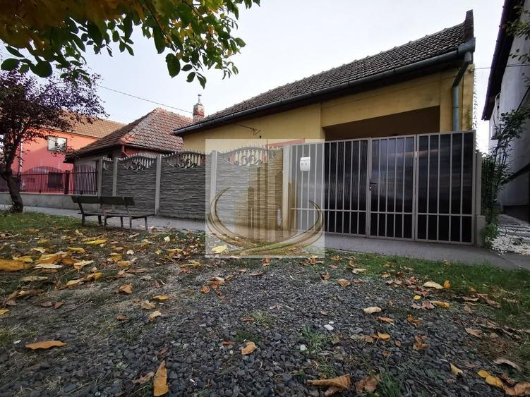 Casă individuală cu 4 camere cu Canalizare în Mehala