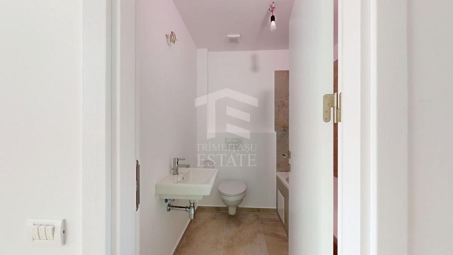 Casă individuală cu 5 camere cu Canalizare în Central
