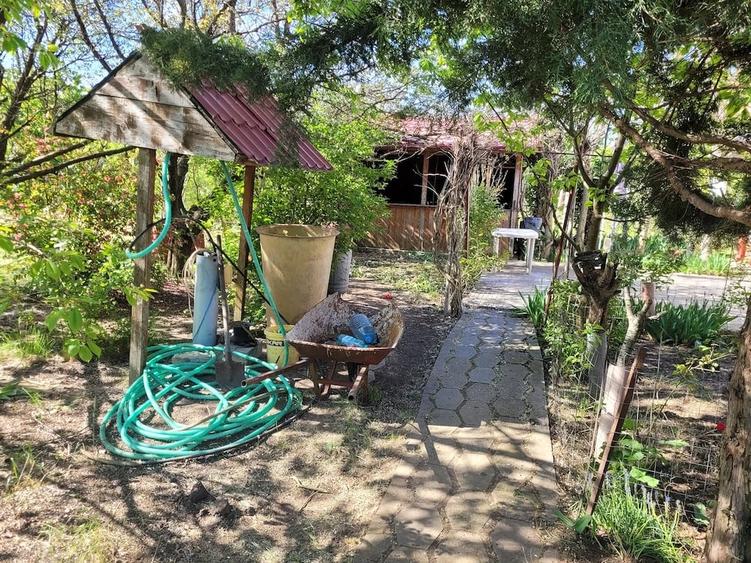 Casă cu 2 camere cu Teren 1837 Mp în Central