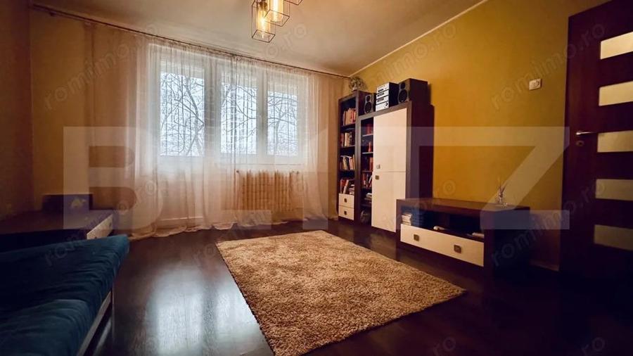 Apartament cu 4 camere decomandat în Decebal