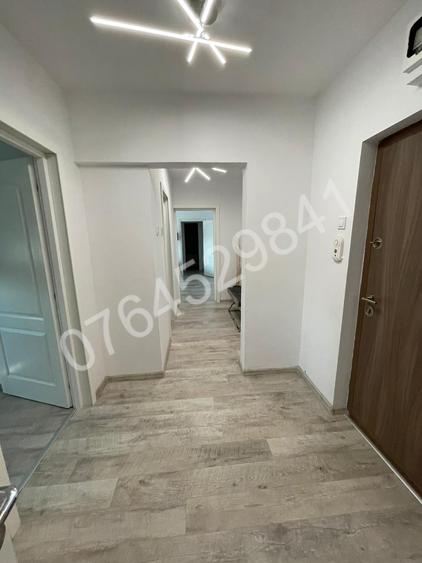 Apartament cu 3 camere semidecomandat în Iancului