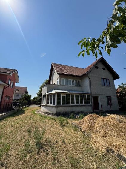 Casă cu 4 camere în Slatina