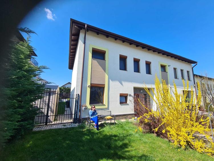 Casă cu 4 camere cu Teren 300 Mp în Borhanci