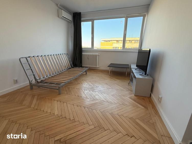 Apartament cu 3 camere semidecomandat în Iancului