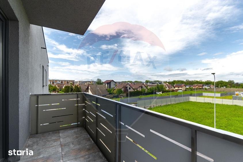 Apartament cu 3 camere decomandat în Tractorul