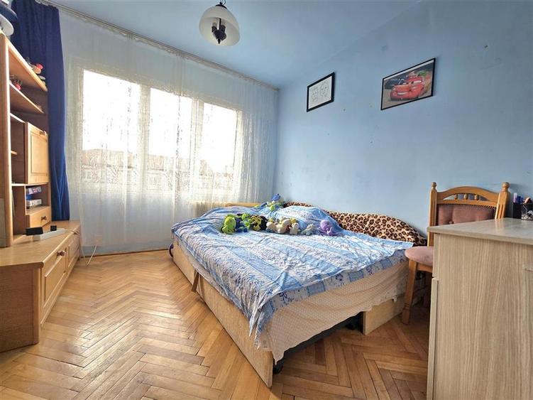 Apartament cu 3 camere decomandat în Rogerius