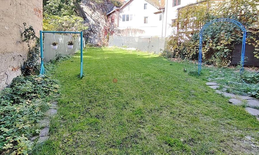 Casă individuală cu 3 camere cu Teren 300 Mp în Central