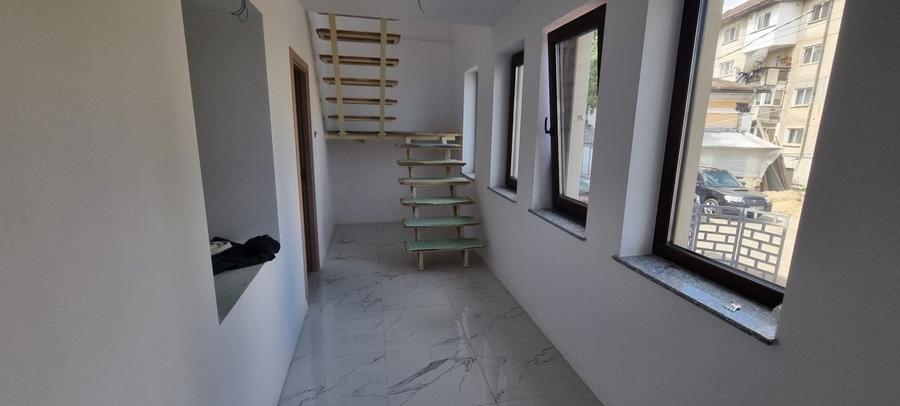 Casă individuală cu 3 camere cu Teren 50 Mp în Central