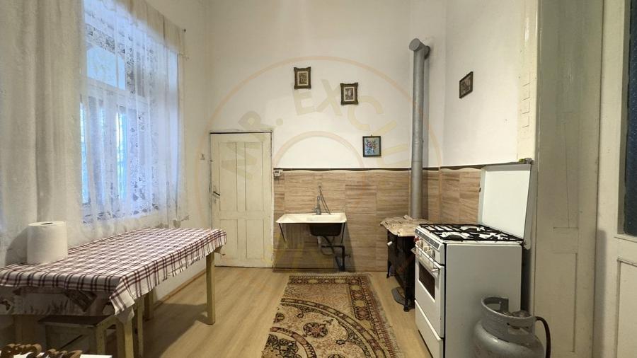 Casă individuală cu 4 camere cu Canalizare în Carei