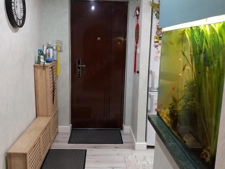 Apartament 3 camere, decomandat, - - 2