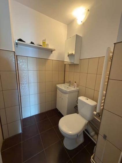 Apartament cu 3 camere semidecomandat în Mărășești
