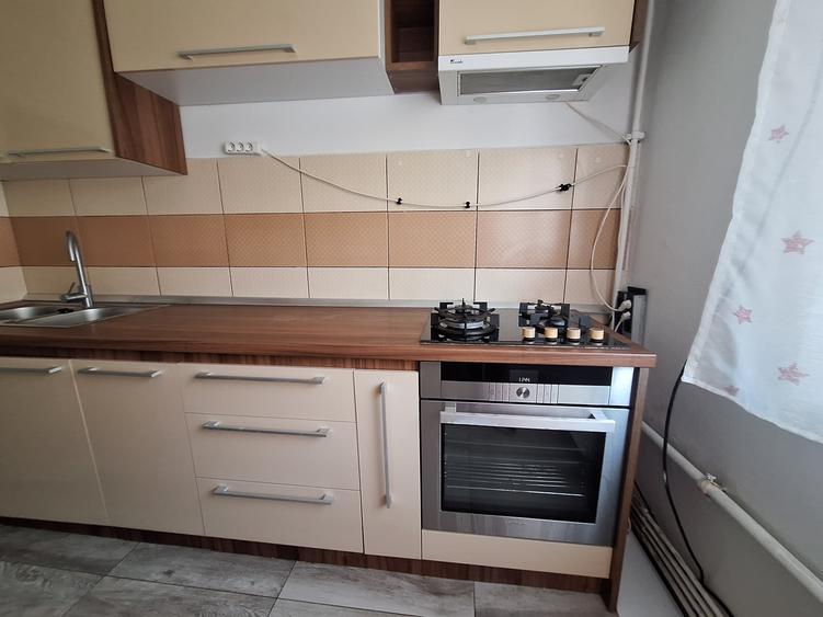 Apartament cu 3 camere semidecomandat, mobilat în Șagului