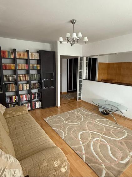 Apartament cu 3 camere decomandat, mobilat în Central