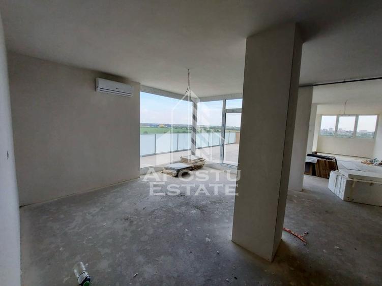 Penthouse cu 3 camere decomandat în Torontalului