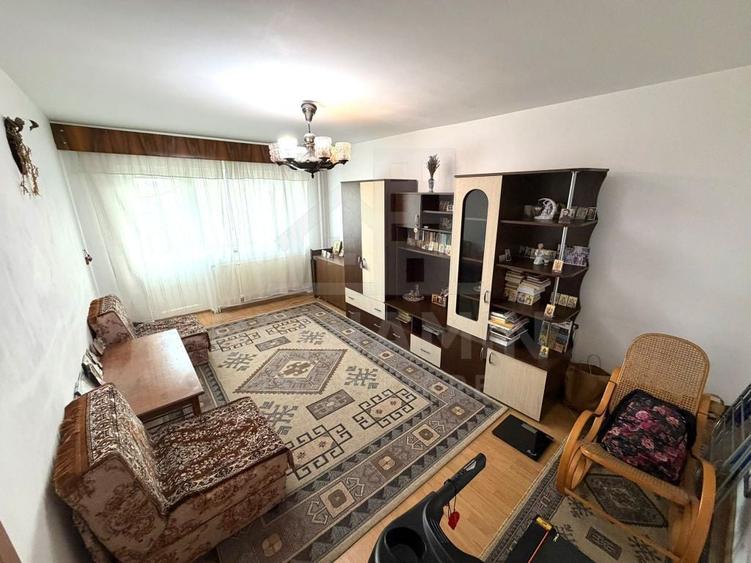Apartament cu 3 camere decomandat în Central