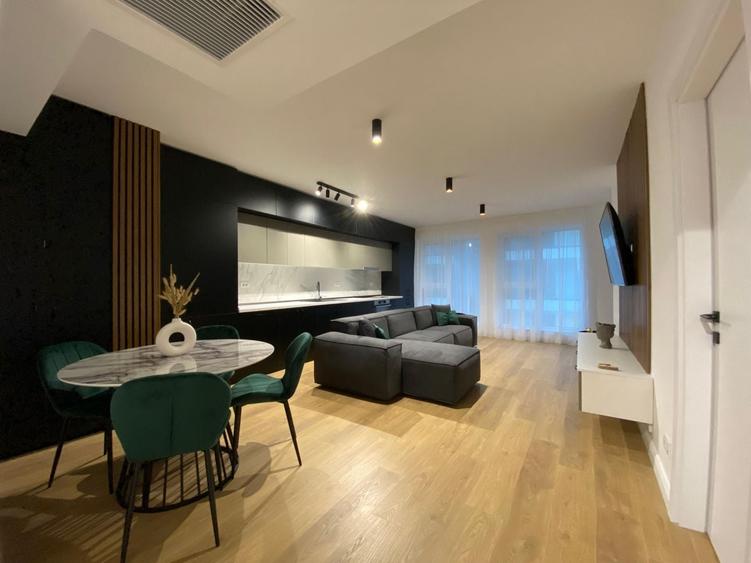 Apartament cu 3 camere semidecomandat, mobilat în Pipera