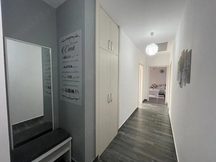 Apartament cu 2 camere decomandat în Tractorul