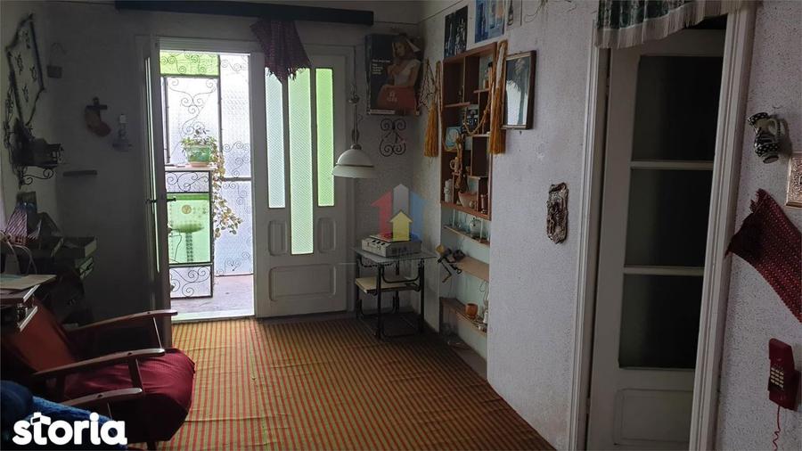 Casă cu 6 camere cu Teren 242 Mp în Central