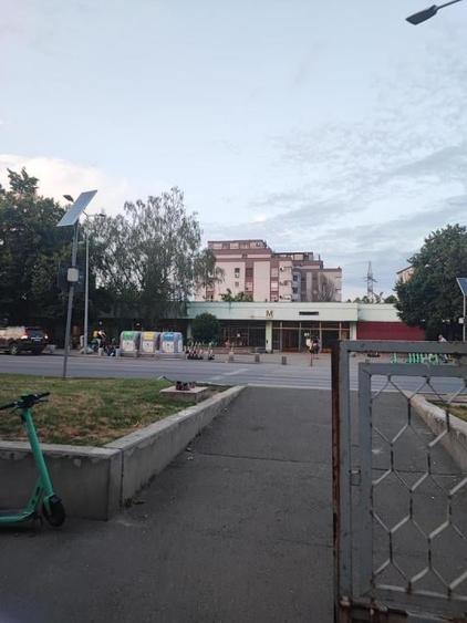Spațiu comercial, de 1,237 mp, în Berceni