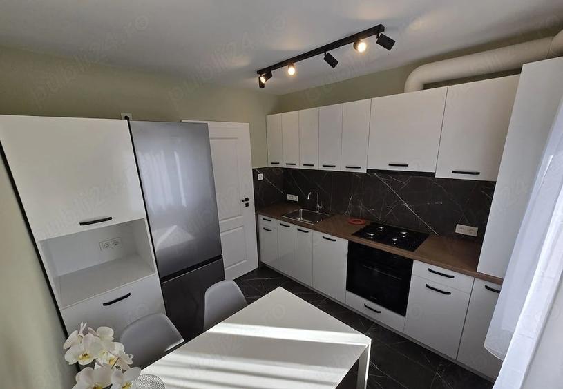 Apartament cu 3 camere semidecomandat în Circumvalațiunii