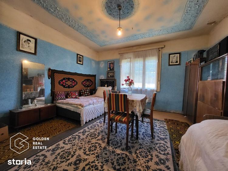 Casă cu 4 camere decomandat cu Teren 5000 Mp în Bârzava