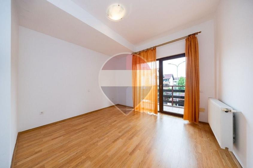 Apartament cu 3 camere semidecomandat în Sânpetru