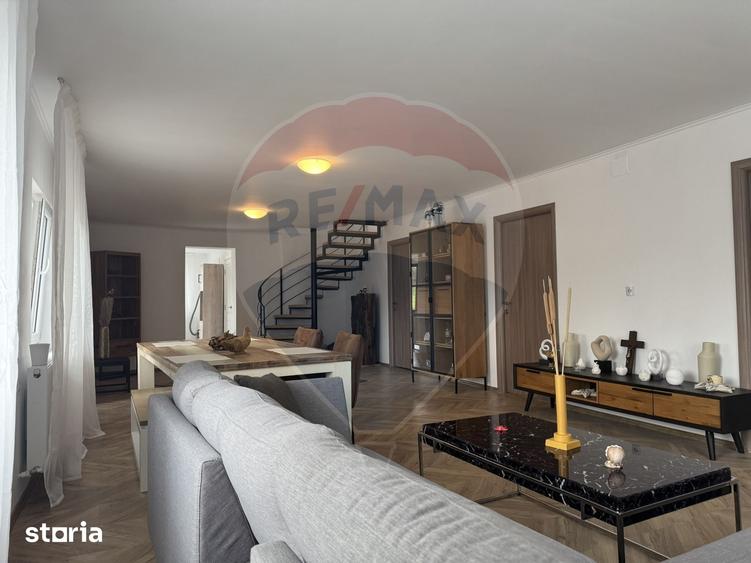 Casă cu 6 camere cu Teren 2800 Mp în Livada
