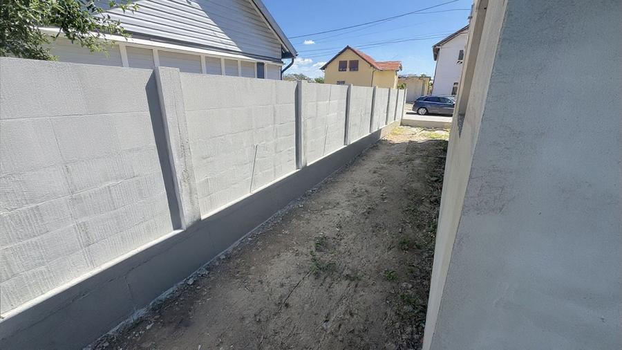 Casă individuală cu 5 camere cu Canalizare în Cristian