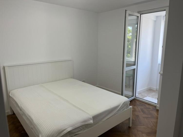 Apartament cu 3 camere semidecomandat, mobilat în Baba Novac