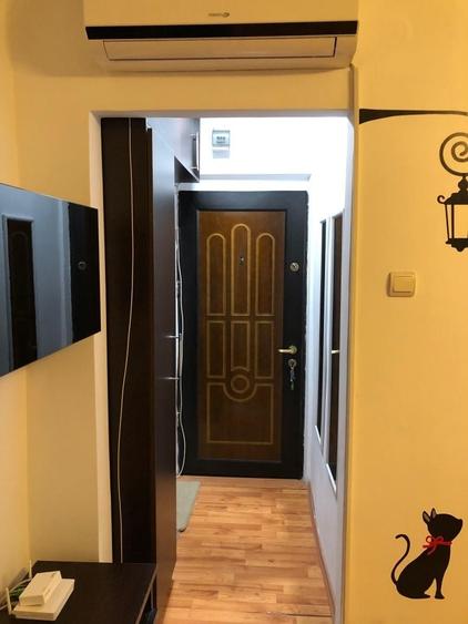 Apartament cu 4 camere semidecomandat în Eroii Revoluției