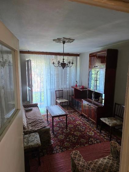 Apartament cu 3 camere semidecomandat în Micro 40
