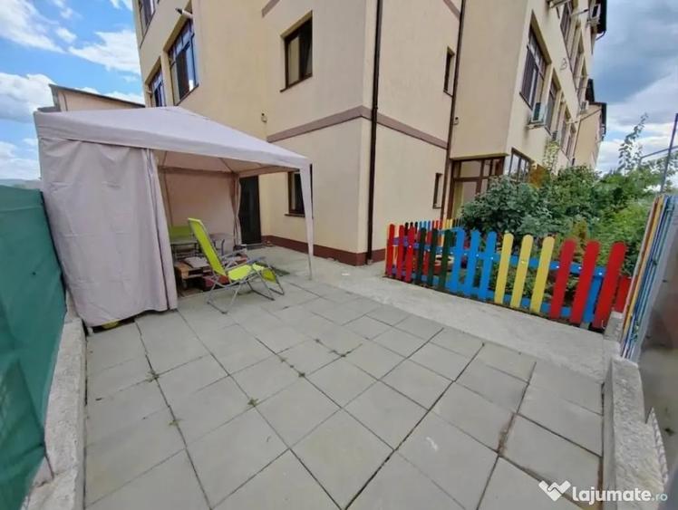 Apartament cu 3 camere decomandat în Valea Adâncă