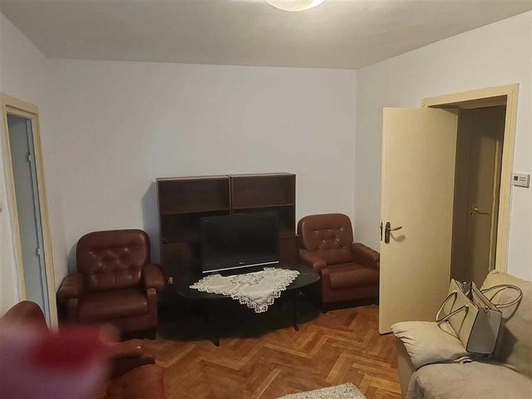 Apartament cu 2 camere semidecomandat, mobilat în Podu Roș