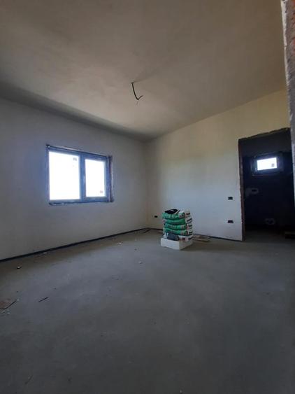 Casă individuală cu 4 camere cu Teren 400 Mp în Săbăreni