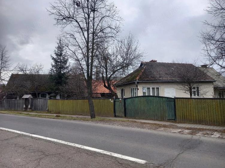Casă cu 2 camere cu Teren 3549 Mp în Central