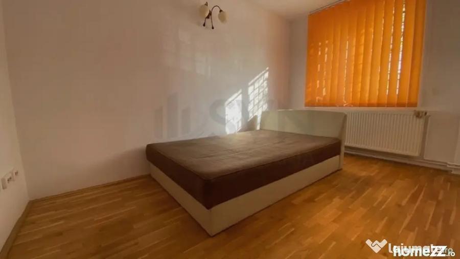 Apartament cu 3 camere semidecomandat în Chibrit
