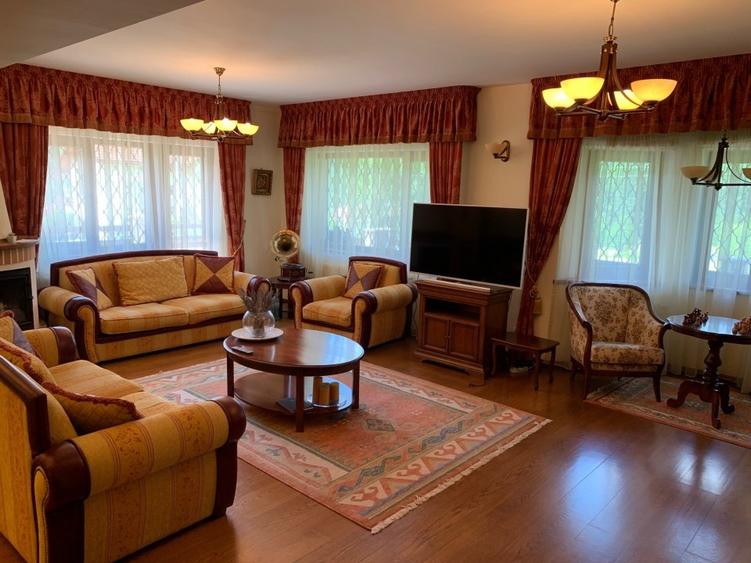 Casă individuală cu 6 camere cu Teren 900 Mp în Sud