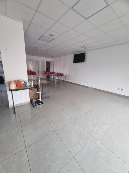 Casă individuală cu 15 camere cu Canalizare în Dâmbul Rotund