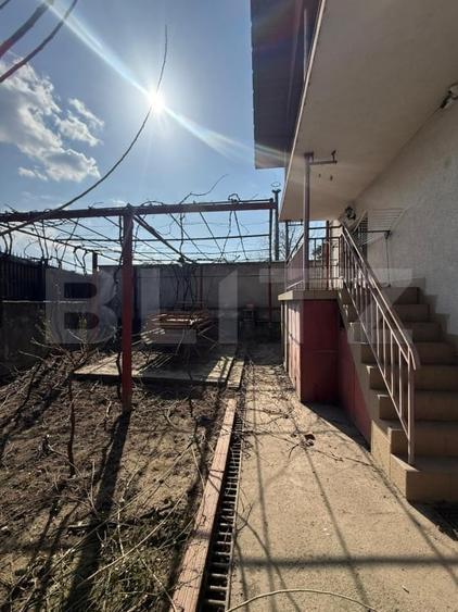 Casă individuală cu 6 camere cu Canalizare în 9 Mai