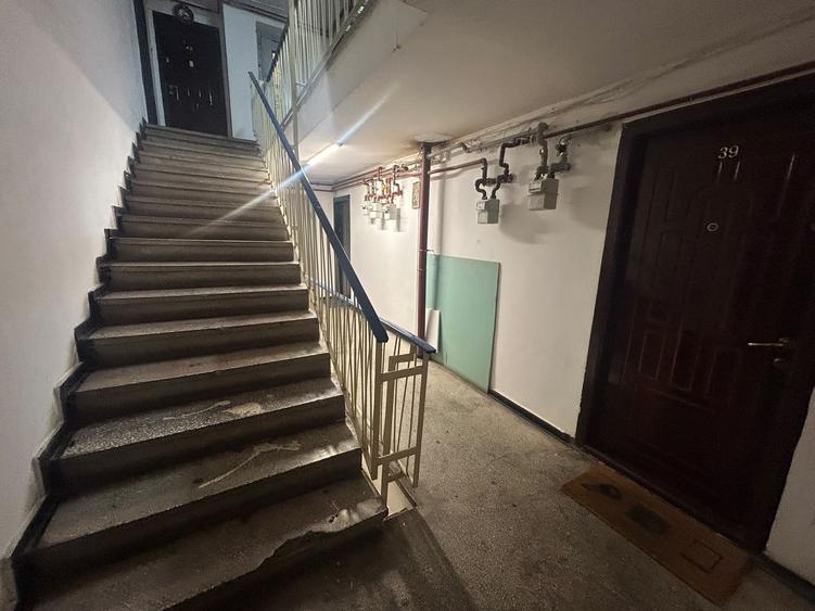 Apartament cu 2 camere decomandat în Berceni