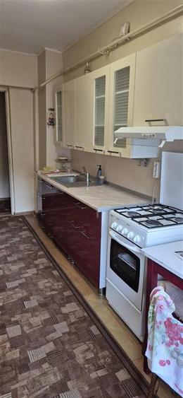 Apartament cu 3 camere decomandat în Podul de Fier